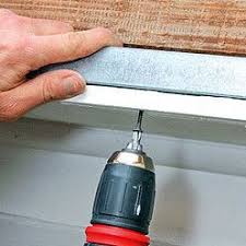 Isolation Des Combles Calfeutrer Une Fenetre De Toit En 4 Etapes Isolation Combles Fenetre De Toit Isolation Fenetre