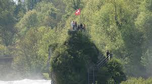 Auch wenn das wappen von neuhausen am rheinfall seit fast zwei jahrhunderten rebmesser und kleeblatt zeigt, gibt es doch auch heute noch einwohner, welche das frühere wappen mit salm bevorzugen. Gemeinde Neuhausen Am Rheinfall