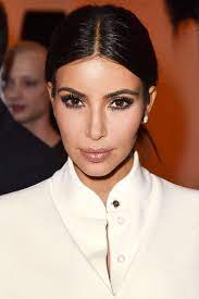 10 Chic Ways To Wear A Middle Part Center Part Hairstyles Hair Beauty Middle Part Hairstyles
