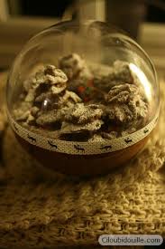 Les bonnets de père noël ! Buche De Noel Dans Une Boule Ciloubidouille