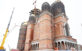 Aproximativ 300 de muncitori lucrează acum pe șantierul catedralei mântuirii neamului, unde se realizează toate tipurile de lucrări necesare în această perioadă. Cele Mai Noi Imagini In Care Este SurprinsÄƒ Catedrala Mantuirii Neamului Basilica Ro