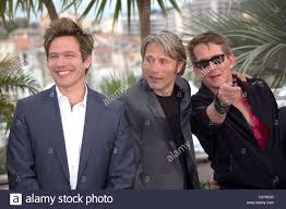 On a demandé au réalisateur thomas vinterberg d'analyser la scène clé de festen, sorti en 1988 et de retour dans les salles. Thomas Vinterberg Mads Mikkelsen Thomas Bo Larsen The Hunt Fototermin Wahrend 65 Jahrlichen Cannes Film Festival Cannes Frankreich Stockfotografie Alamy