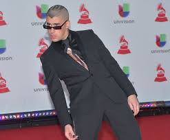 Conocí las donas famosas de tiktok. Bad Bunny Publica Disco Por Sorpresa Las Que No Iban A Salir Musica Los40