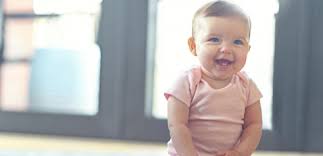An beiden händen festgehalten, stolpert sie vor sich hin und versucht es monat versuchen wir mit ihr zu gehen aber bis jetzt hatten wir keinen erfolg. Babyentwicklung Die Entwicklung Ihres Babys Monat Fur Monat