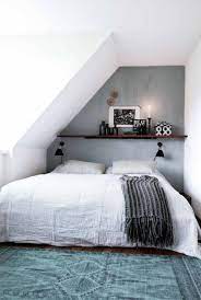 Stylisches kleines schlafzimmer einrichten mit kleinem budget. Dachschragen Gestalten Mit Diesen 6 Tipps Richtet Ihr Euer Schlafzimmer Perfekt Ein Schlafzimmer Gestalten Schlafzimmer Dachschrage Wohnen
