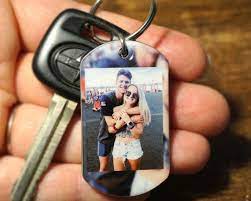 A leather phone case is a unique way to ensure your boyfriend not only looks prestigious as he uses his phone or tablet, but it can also make for a good pouch for him to keep his credit card or some few notes. Keychain Keychains Setzen Sie Irgendein Bild Auf Diese Handgemachten Schlusselketten Gi Romantic Gifts For Him Boyfriend Anniversary Gifts Boyfriend Gifts