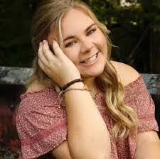 Tabatha Kent's Instagram, Twitter & Facebook