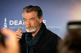 The james bond star, 66, wore shorts and carried a stick on a hawaii hike. Gmwatch On Twitter 007 Star Pierce Brosnan Says Gretathunberg Is A Magnificent Young Woman But Needs To Be Careful Https T Co Xebuszg96r Piercebrosnan His Wife Have Made A Documentary Poisoning Paradise About The