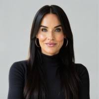 Lesley Holmes Email & Phone Number