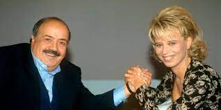 Com'è cambiato negli anni il giornalista? Maurizio Costanzo Per Non Invecchiare Mi Tengo Stretto I Nemici Maria Spero Di Andarmene Con La Sua Mano Nella Mia L Huffpost