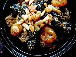 Tajine D Agneau Aux Pruneaux Abricots Secs Et Amandes Tajine Agneau Recette Tajine Agneau Tajine Agneau Abricots