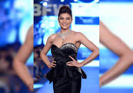 Sushmita sen at the finale of femina miss india 1994. Sushmita Sen Looks Stunning In Black In This Latest Picture