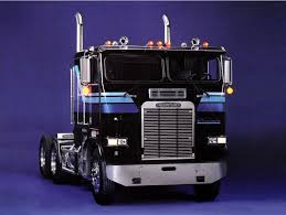 FREIGHTLINER FLA 9664 1987 Un COE muy temido durante los 80 debido a su  presentación imponente en una película de ciencia ficción.