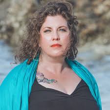 Amber Sweeney's Instagram, Twitter & Facebook