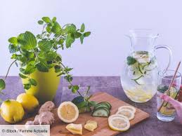 Composee D Eau De Gingembre De Citron De Concombre Et De Menthe L Eau De Sassy Serait Efficace Pour Avoir En 2020 Eau De Sassy Boisson Brule Graisse Brule Graisse