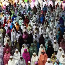 مسلمات في اندونيسيا يصلون في ثاني أيام شهر رمضان في العاصمة جاكارتا اندونيسيا رمضان ramadan indonesia photo by agoes rudianto nurphoto via getty images