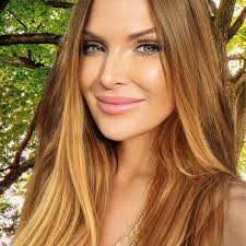 Janelle Gage's Instagram, Twitter & Facebook