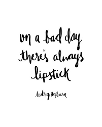 Audrey Hepburn Beauty And Black And White Bild Amazing Inspirational Quotes Lipstick Quotes Fashion Quotes Inspirational