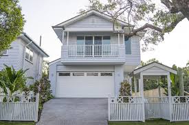 Pin By Adam Yeo On Cool Coorparoo Quintessential Queenslander Hamptons House House Designs Exterior Hamptons Style
