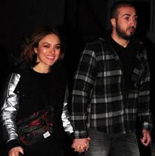 Mi enes arıkanın sevgilisi kim ezgi molanın sevgilisi kim ezgi mola ile enis arıkan aşk mı yaşıyorlar enis. Ezgi Mola Sevgilisiyle Ilk Kez El Ele Goruntulendi Son Dakika Magazin