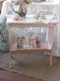 tafeltje magazine plek huisjekijken roze tafel shabby chic decoratie woonideeen