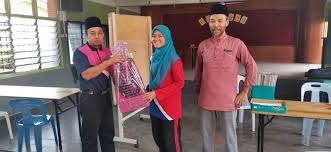Pelajar lelaki mengambil tempat di dalam dewan sepanjang majlis ceramah berlangsung. Smk Dato Ali Haji Ahmad ç…§ç‰‡ Facebook