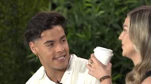 Alguien más noto como se miran @denis.caballero y su flechada 😍😏