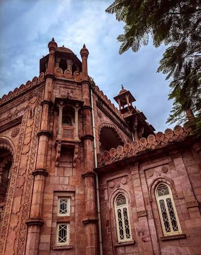 All these years in Chennai and I never knew this is where it all began. Fort St. George has been standing here since 1644, holding the very beginning of this city. The