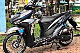Pengalaman riding ke curug jlarang lebak barang pekalongan via modifikasi cbr250rr black green lime carbon dari ambon sangarrr via motoblast.org. Biar Makin Ganteng Honda Vario 150 Berkamuflase Jadi Bmw Hp4 Gridoto Com
