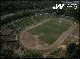 Górnik wałbrzych (koszykówka) koszykarze górnika w 1990 r. Walbrzych 25 Mln Z Tarczy Antykryzysowej Na Remont Stadionu Na Nowym Miescie Tego Chca Mieszkancy Dziennik Walbrzych