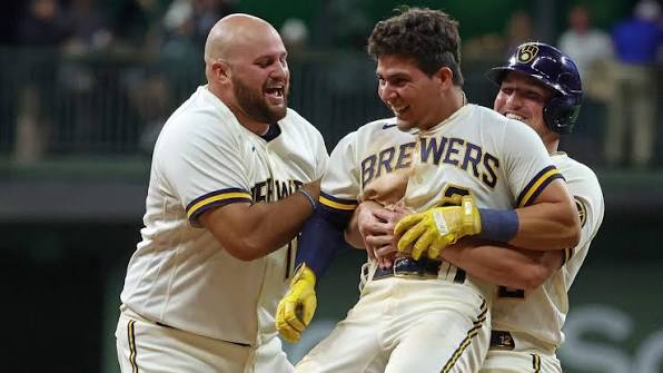 Luis Urías hits walk-off sac fly, Brewers nip Twins 7-6 - NBC Sports