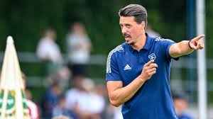 The sandro silhouette is elegant and refined, with a hint of androgyny. Sandro Wagner Ubernimmt In Unterhaching Trainerkarriere Im Eiltempo Sport Sz De