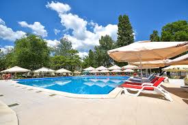 Asociatia litoral impreuna cu patronatul anat si ministerul turismului lanseaza oferta speciala litoralul pentru toti, ce se adreseaza tuturor categoriilor sociale. Complex Mediteranean Litoralul Pentru Toti All Inclusive Mamaia Romania Sejururi Din