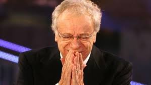 Johnny Dorelli mise all'asta un falso di Melotti. Assolto "Non sapeva fosse  contraffatta"