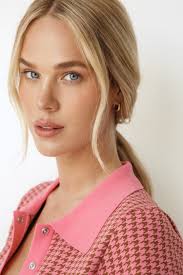 Rising Stars: Meet Holly Graves