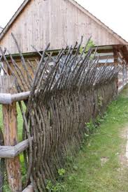 40 Einzigartige Gartenzaun Deko Ideen World Of Decor Diy Gartendesign Ideen Gartendekoration Gartenzaun Ideen