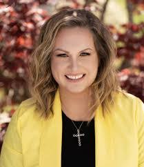 Leslie Eidson's Instagram, Twitter & Facebook