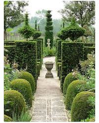 There S Lots To Love In This Dutch Garden Named Tuinzondernaam Which Means Garden Without A Name I L Dutch Gardens Garden Design Formal Garden Design