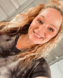 Danielle Vineyard's Instagram, Twitter & Facebook