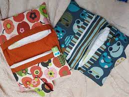 Neben den taschen für windeln und feuchttüchern habe ich noch eine reißverschlusstasche auf der einen seite und kleine taschen auf der anderen seite. Kostenloses Schnittmuster Windeltasche Von Nahte Von Kathe