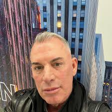 Friends & Family a Keith Johnson salon