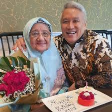 Enaknya pastri dan pie bersama chef wan. Dua Tahun Kerja Pembantu Rumah Chef Wan Rosakkan Barang Sebelum Pulang Ke Seberang Hot Fm