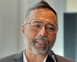 Pengkhianatan undi tidak percaya kepada perdana menteri, tun dr mahathir mohamad pada sesi parlimen akan datang adalah cubaan psikologi pembangkang untuk melemahkan pakatan harapan (ph). Khairuddin Abu Hassan Dakwa Beliau Di Tahan Bawah Sosma Adalah Untuk Melindungi Najib