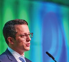 AAHKS Member Resource Guide in this issue: Bolognesi TAKES OFFICE ISURGEONS  FORM WIA Della Valle Looks Back I MEET Health Poli