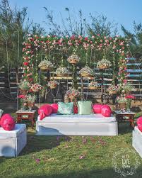 Use them in lieu of chargers, or as a cake stand, or as a base for decorative. 10 Wedding Ceremonies Which Saw The Most Scintillating Nature Themed Decor Ideas Wedding Decor Wedding Blog
