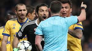 Buffon wurde von einer frau aus den sommerferien von italien in die schweiz mitgenommen. Uefa Leitet Verfahren Gegen Gianluigi Buffon Ein Eurosport
