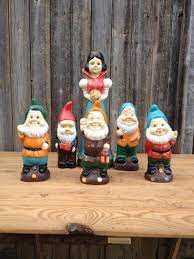 epingle par debra kirk sur curb appeal nain de jardin blanche neige decoration jardin