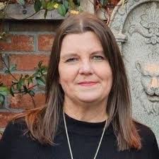 Lacey Lowe's Instagram, Twitter & Facebook