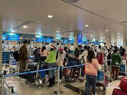 Thông tin mới nhất về sân bay tân sơn nhất bao gồm vị trí các nhà ga, phương tiện di chuyển, thủ tục chuyến bay và dịch vụ khác. Hinh áº£nh Báº¥t Ngá» á»Ÿ San Bay Tan SÆ¡n Nháº¥t Sau Cong Bá»' Ca Nhiá»…m Covid 19 Vietnamnet