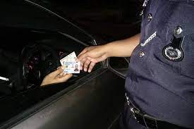 Katanya, lelaki itu ditahan di rumahnya di kampung binjal, kubang terap pasir di sini pada pukul 5.27 petang. Friends Of Pdrm Hak Kepada Anggota Polis Untuk Memeriksa Kad Pengenalan Lesen Memandu Mohon Kepada Semua Orang Ramai Supaya Memberi Kerjasama Kepada Mana Mana Pegawai Polis Untuk Memeriksa Kad Pengenalan